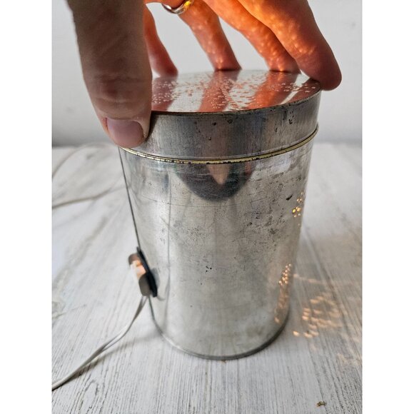 Vintage LTD 1998 Tin Light Up Snowman & Snowflake Christmas Decor - Picture 4 of 7